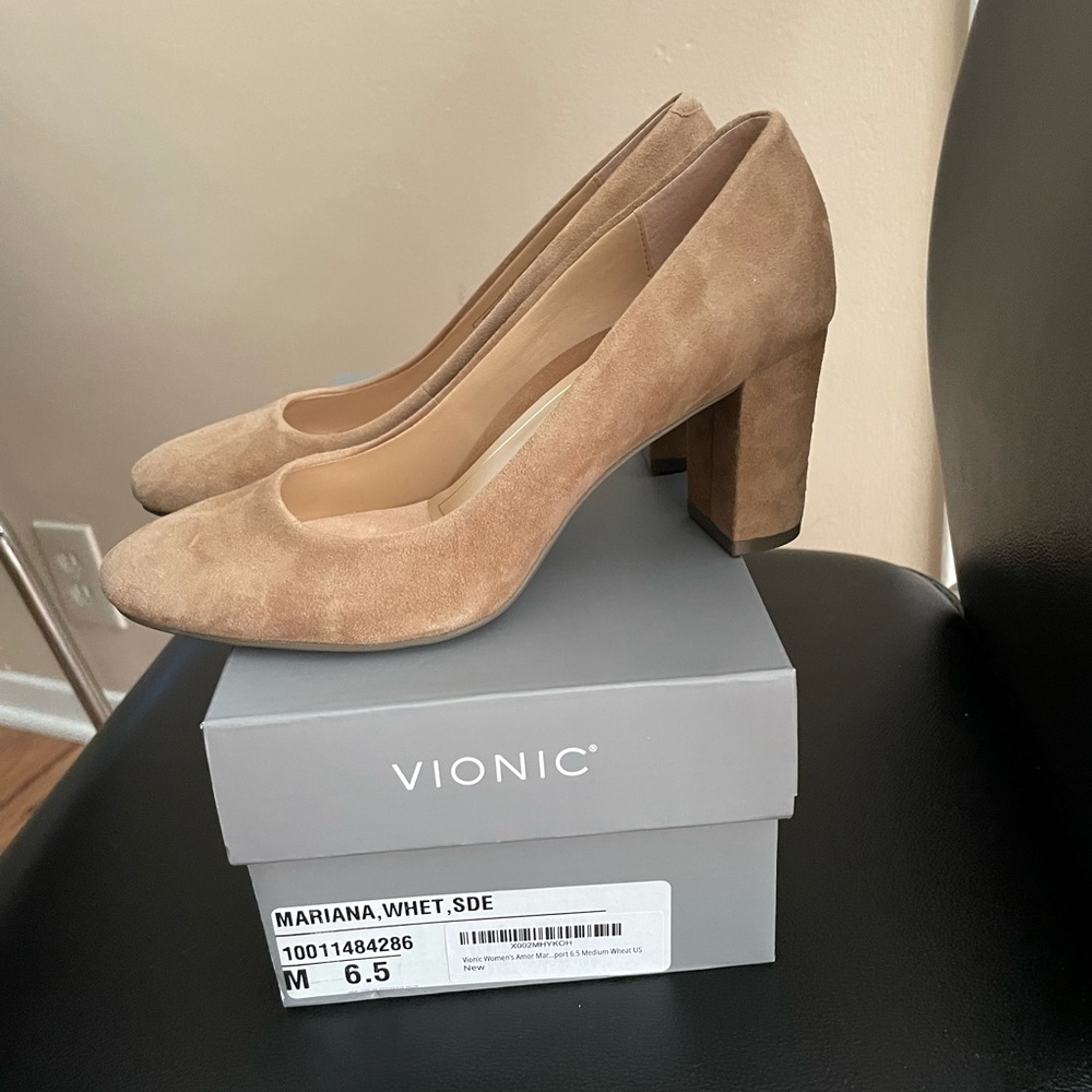 Vionic Pumps - Picture 2 of 8